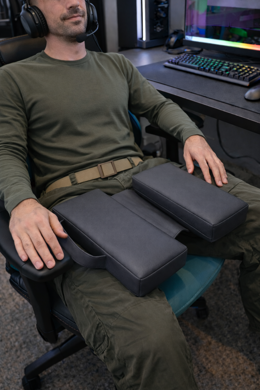 dark-gray-knee-support-cushion-desk-chair-ergonomic-use